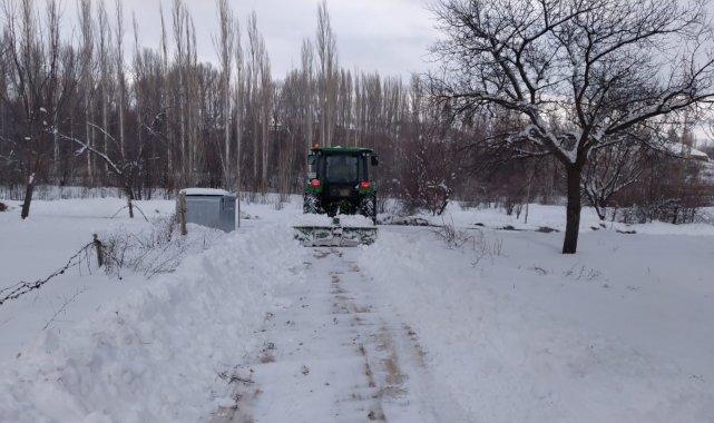 Bu muhtar kendi yolunu kendi açıyor