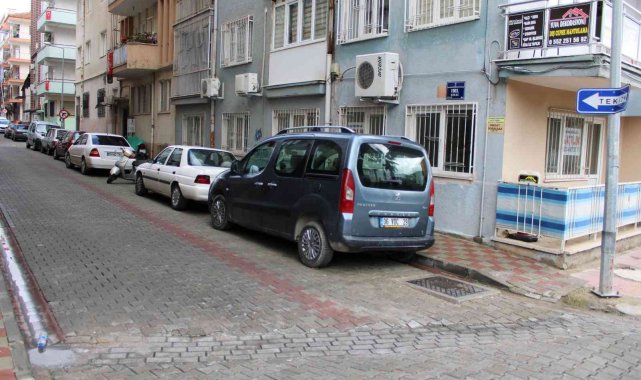 Bu sokağa girenin aklı karışıyor