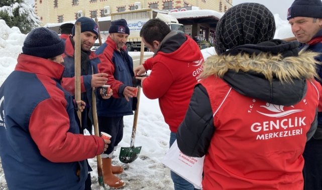 Bugünde çaylar bizden olsun dediler