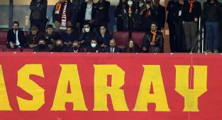 Burak Elmas, Luis Campos ve Fernando Muslera maçı beraber izledi