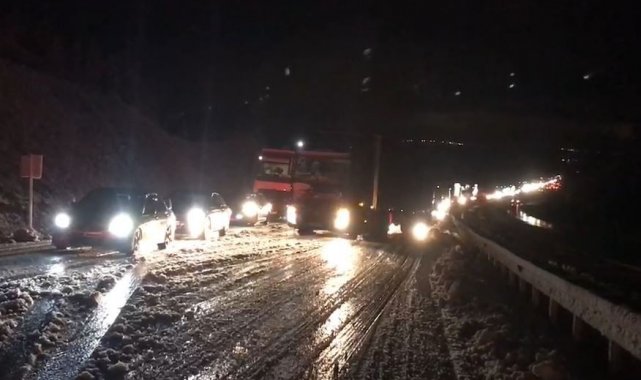 Burdur'da kar yağışı ulaşımda aksamalara neden oldu
