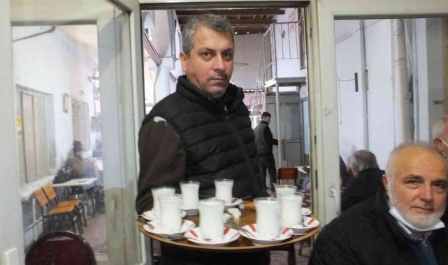 Burhaniye'de çay yerine süt tercih ediyor