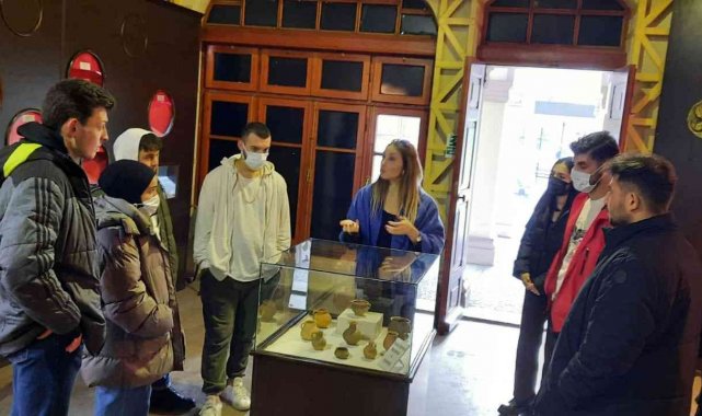 Burhaniye'de MYO öğrencileri müze ziyareti yaptı