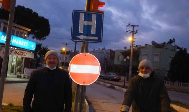 Burhaniye'de tepkiye neden olan tabela onarıldı