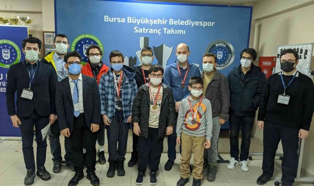 Bursa Büyükşehir Belediyesporlu satranççılardan 18 madalya
