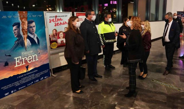 Bursa Emniyet Müdürü şehit aileleriyle birlikte "Kesişme, İyi ki Varsın Eren" filmini izledi