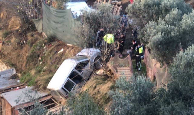 Bursa'da 50 metre yükseklikten uçan kamyonet sürücüsü kazayı hafif şekilde atlattı