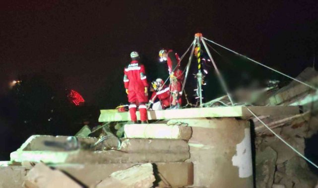 Bursa&#039;da deprem tatbikatı gerçeğini aratmadı