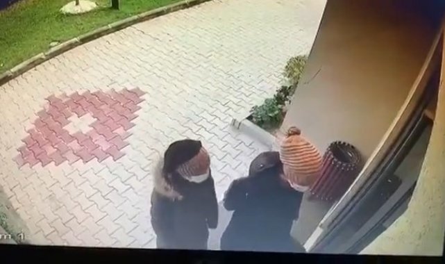 Bursa'da evin kapısını kartla açtılar, binlerce lira çalıp kayıplara karıştılar