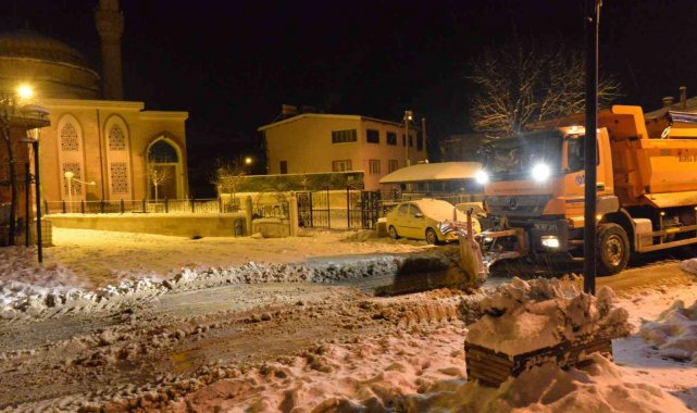 Bursa'da gece gündüz yollar açık