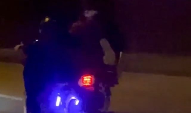 Bursa'da gençlerin canlarını hiçe sayarak motosiklet sürme anları kamerada