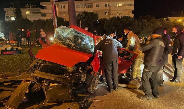 Bursa&#039;da kırmızı ışık faciası: 3 ölü... Kaza anı kamerada