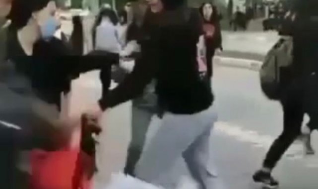 Bursa'da liseli kızların meydan savaşı kameraya böyle yansıdı