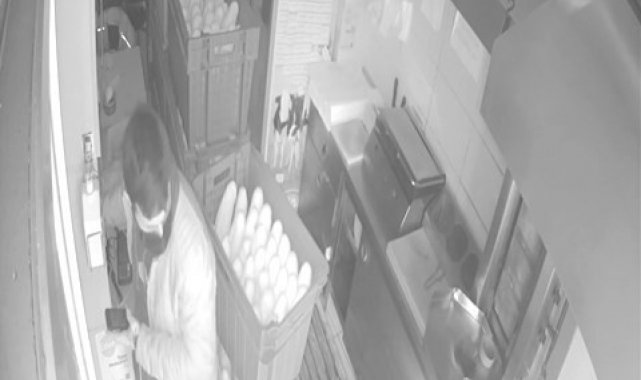 Bursa&#039;da şarj edeceğini söyleyerek telefonu böyle çaldı