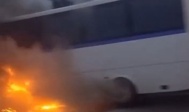 Bursa'da seyir hâlindeki otobüs alev alev yandı
