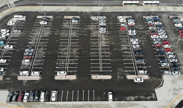 Bursa'da ücretsiz otoparklar ve park et devam et uygulaması trafiğe neşter oldu