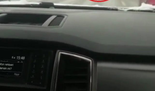 Bursa'da yollar buz pistine döndü, tedbirsiz sürücüler böyle kaza yaptı