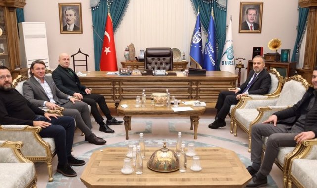 Bursaspor Kulübü, Büyükşehir Belediye Başkanı Alinur Aktaş'ı ziyaret etti