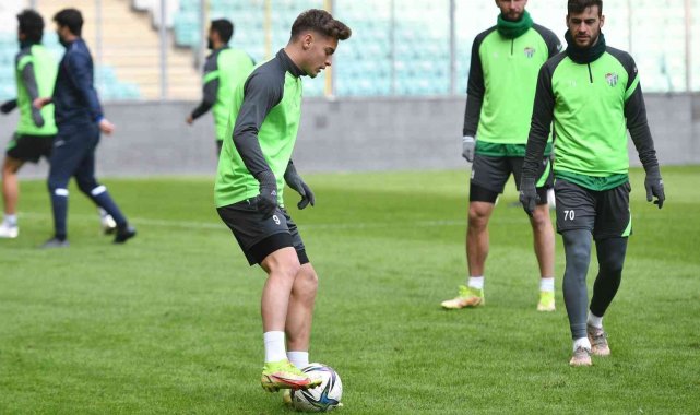 Bursaspor son antrenmanını Timsah Park'ta yaptı