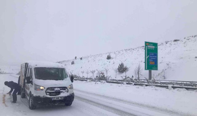 Büyükşehir Belediye ekipleri sokak hayvanlarını unutmadı