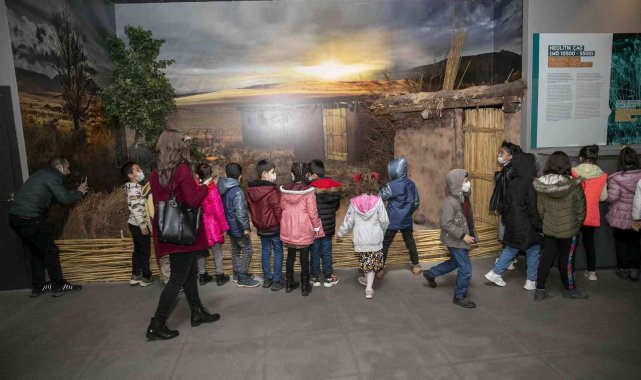 Büyükşehir Belediyesinden öğrencilere kent turu