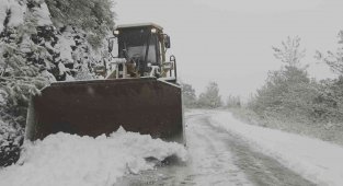 Büyükşehir ekiplerinin karla mücadele çalışmaları sürüyor