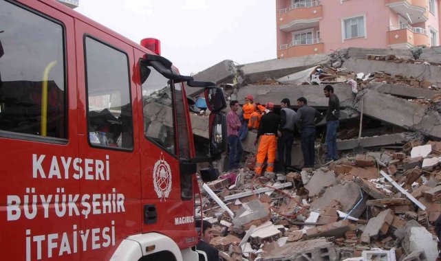 Büyükşehir itfaiyesi 2021&#039;de 7 bin 230 olaya müdahale etti