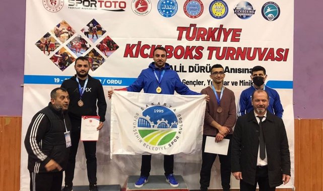 Büyükşehir Kick Boks takımından 3 madalya