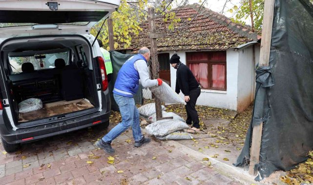 Büyükşehir'den ihtiyaç sahibi ailelere 250'şer kilo kömür yardımı