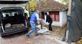 Büyükşehir'den ihtiyaç sahibi ailelere 250'şer kilo kömür yardımı