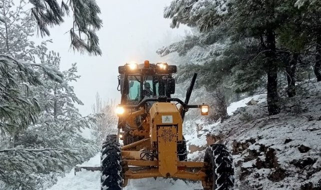 Büyükşehir'in karla mücadelesi sürüyor