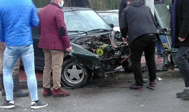 Buzlu yolda araç yoldan çıktı: 3 yaralı