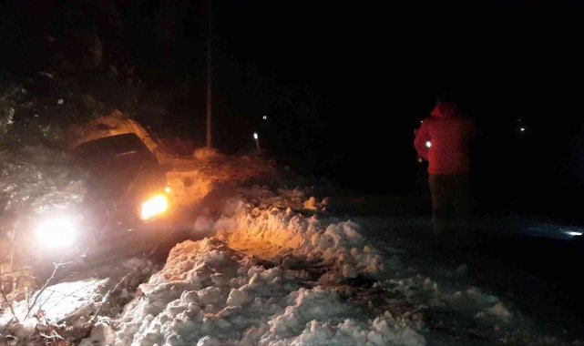 Buzlu yolda kontrolden çıkan cip şarampole uçtu