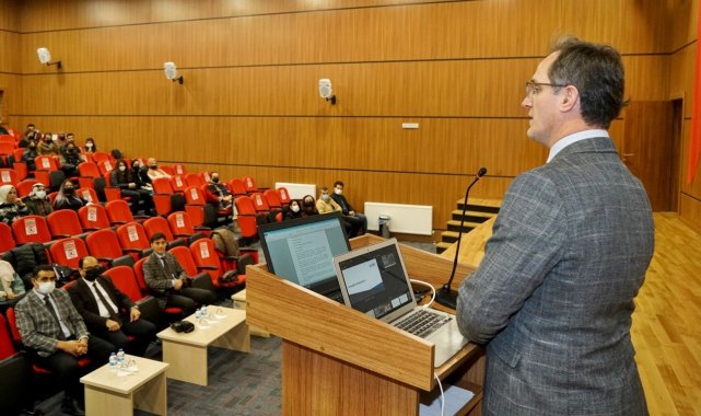 ÇAKÜ'de geleceğin kütüphaneleri tanıtıldı