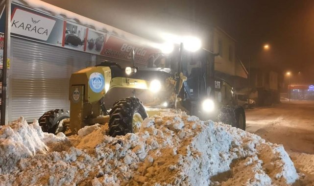 Çaldıran'da karla mücadele çalışmaları sürüyor