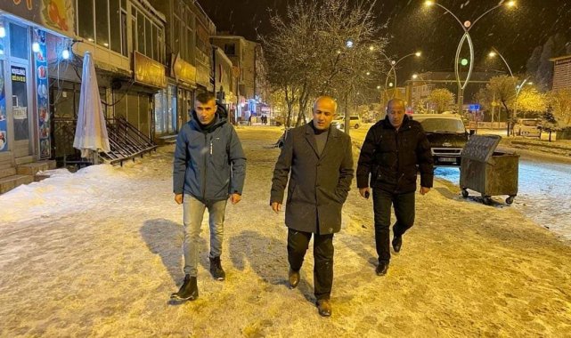 Çaldıran&#039;da karla mücadele çalışmaları sürüyor