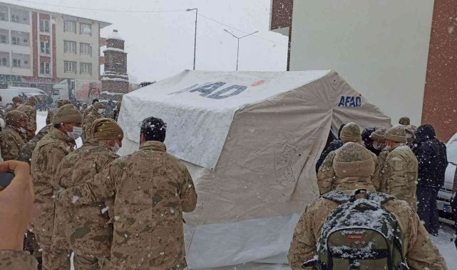Çaldıran'daki güvenlik korucularına afet eğitimi