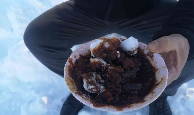 Çameli'de 2 bin rakımda karlı pekmez keyfi