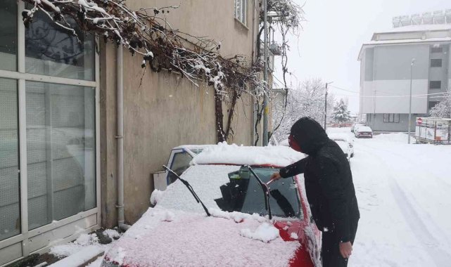Çameli&#039;de kar yağışı hayatı olumsuz etkiledi