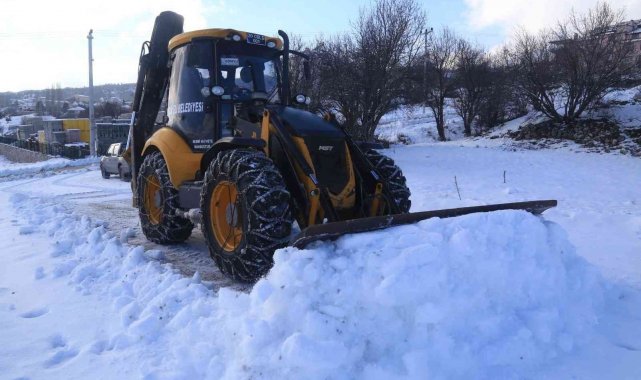 Çameli'de karla mücadele devam ediyor