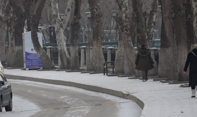 Çankırı&#039;ya yılın ilk karı düştü, kent merkezi beyaza büründü