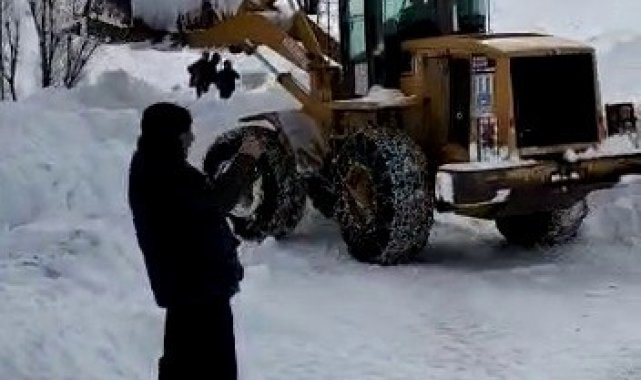 Çat'ta çığ düşmesi sonucu yolda mahsur kalan vatandaşlar Büyükşehir belediyesi ekiplerince kurtarıldı