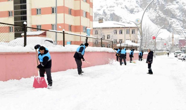 Çatak Belediyesinden karla mücadelede çalışması