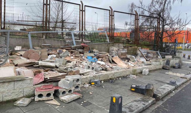 Çekmeköy'de İETT otobüsü durağa daldı