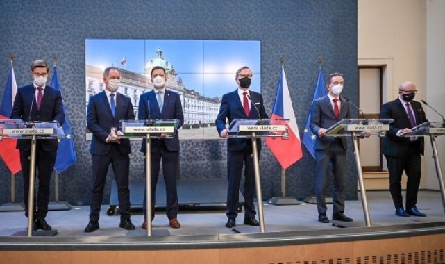 Çekya hükümeti zorunlu aşılama kararnamesini iptal etti