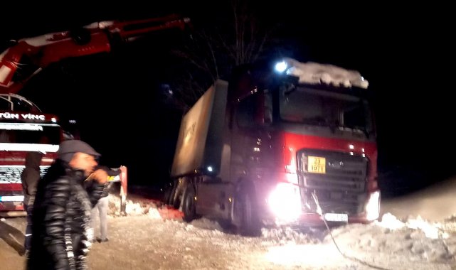 Çelikhan'a doğalgaz taşıyan tanker kurtarıldı