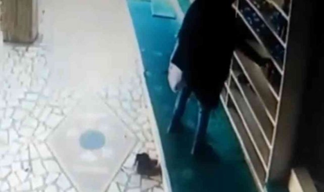 Cemaat namazda, hırsız iş başında