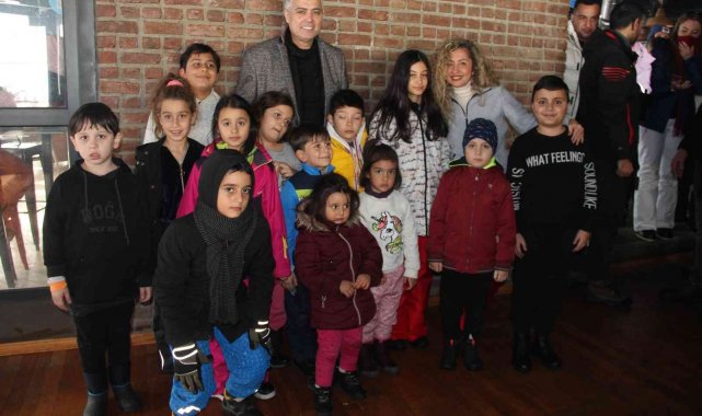 Cengiz Kurtoğlu, minik hayranlarıyla buluştu