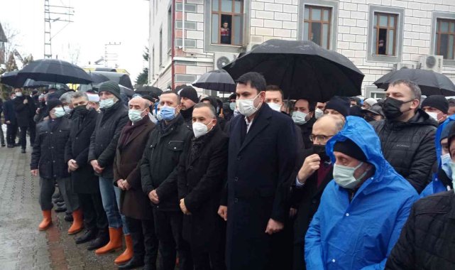 Çevre, Şehircilik ve İklim Değişikliği Bakanı Kurum, Rize'de cenaze törenine katıldı