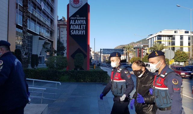 Cezaevi firarisi, girdiği eczanede tesadüfen kendini arayan jandarma ile karşılaşınca yakayı ele verdi